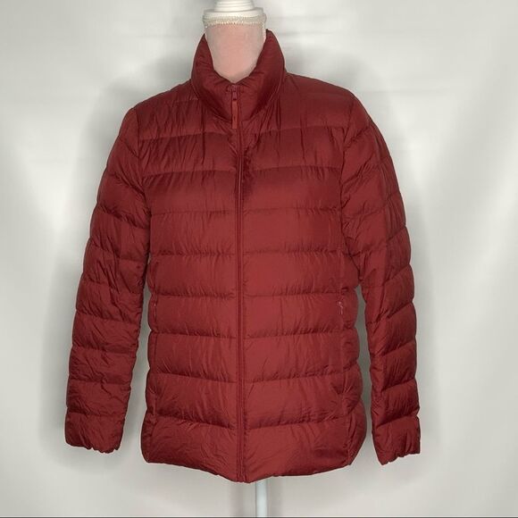 UNIQLO down lightweight jacket. - Picture 2 of 10